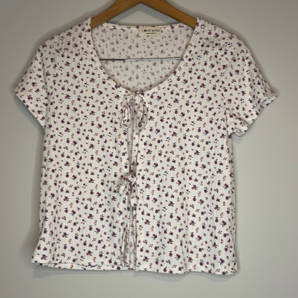 Love Wins Tie Front Floral Flower Detail Shirt Sz L